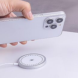 maXlife Magnetic Wireless Charger 6